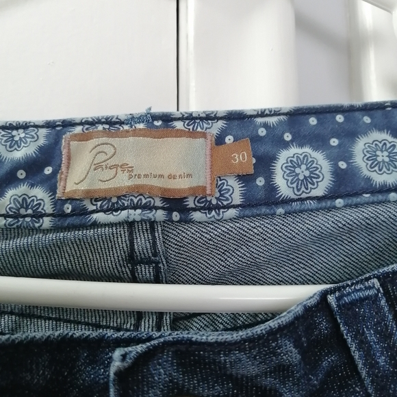 Paige Jeans with a slight flair - Picture 3 of 8